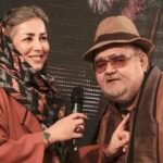 عکس| ژست بامزه اکبر عبدی همراه ساز موسیقی در 46 سالگی