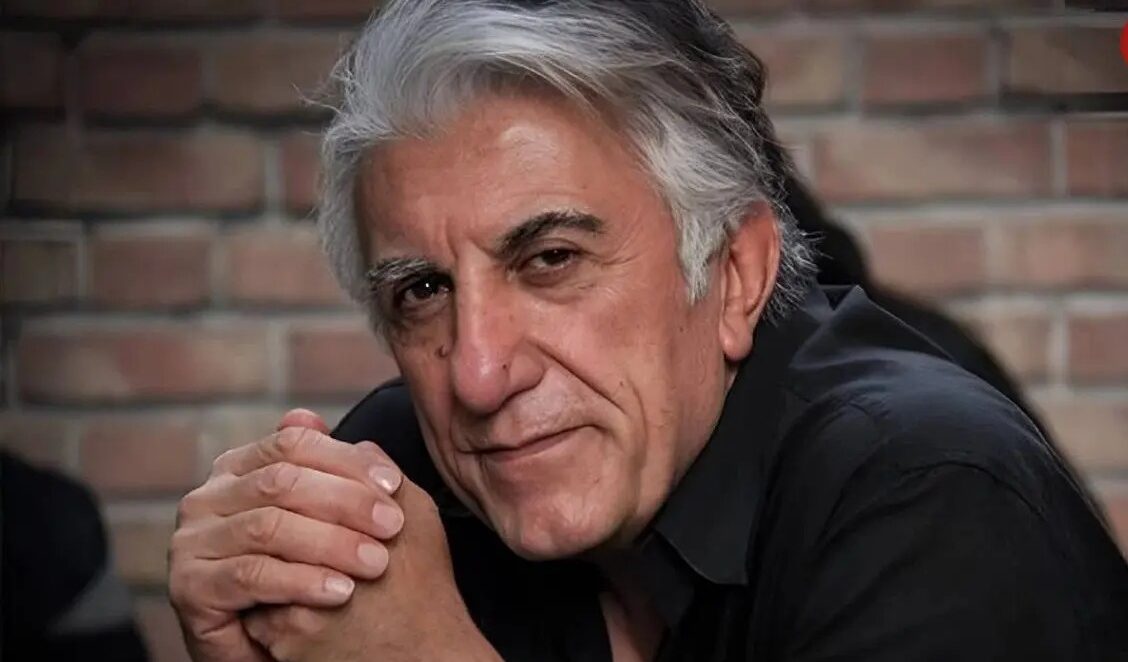 عکس| بوسه بامزه رضا کیانیان کنار همسر زیبایش در جوانی - تصویر شاخص