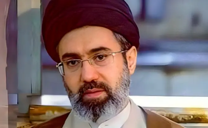 عکس| سفر در زمان؛ عکس دیده نشده از مجتبی خامنه ای ( رهبر جدید انقلاب) در حرم امام حسین (ع) - تصویر شاخص