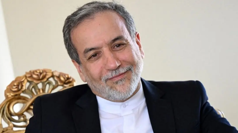 عکس| سفر در زمان؛ تصویری از چهره باورنکردنی «عباس عراقچی» 19 ساله در جبهه