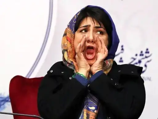 عکس| ژست جالب «باران کوثری و سحر دولتشاهی» در یک نشست خبری - تصویر شاخص