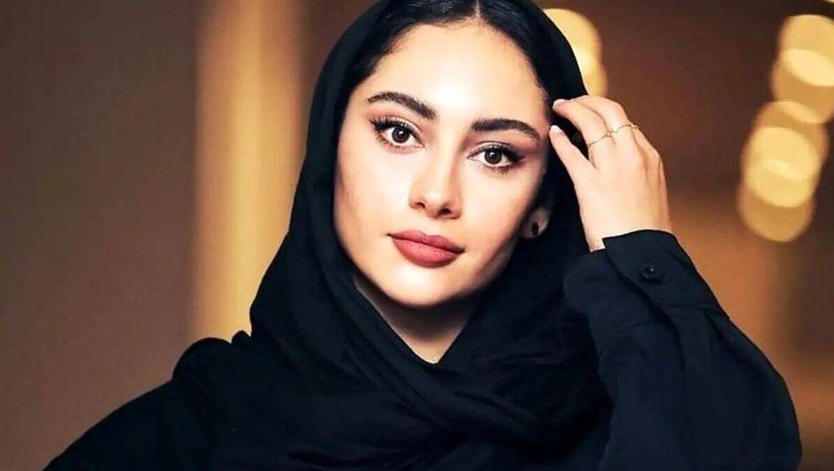 عکس | استایل شیک «ترلان پروانه» با پورشه صورتی میلیون دلاری اش