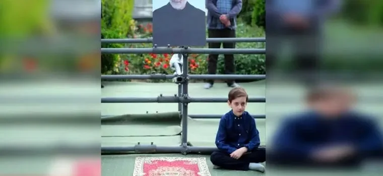 عکس| تصویری ساده و دیده نشده از داماد ، دختر و نوه رهبر انقلاب در آبمیوه فروشی - تصویر شاخص