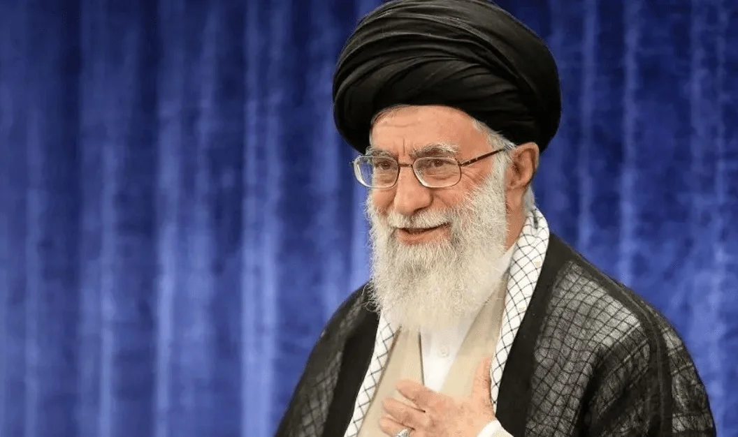 فیلم| عاشقانه‌ترین سکانس‌ها و سریال‌ها از نظر آیت‌الله شهید خامنه‌ای - تصویر شاخص