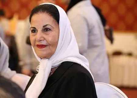 گوشواره‌های سلطنتی پوری بنایی در مراسم؛ دهه ۵۰ - تصویر شاخص