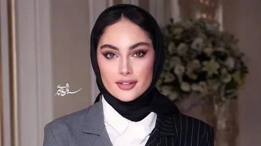 ترلان پروانه در کودکی با استایل زیبا کنار هانیه توسلی؛ شبیه عروسکای باربی شده - تصویر شاخص