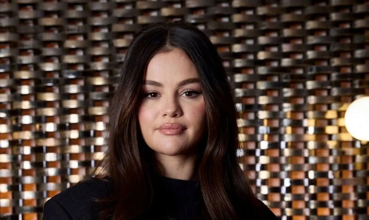 چهره کیوت سلنا گومز در جوانی؛ قبل عمل چقدر زیباتر بود - تصویر شاخص