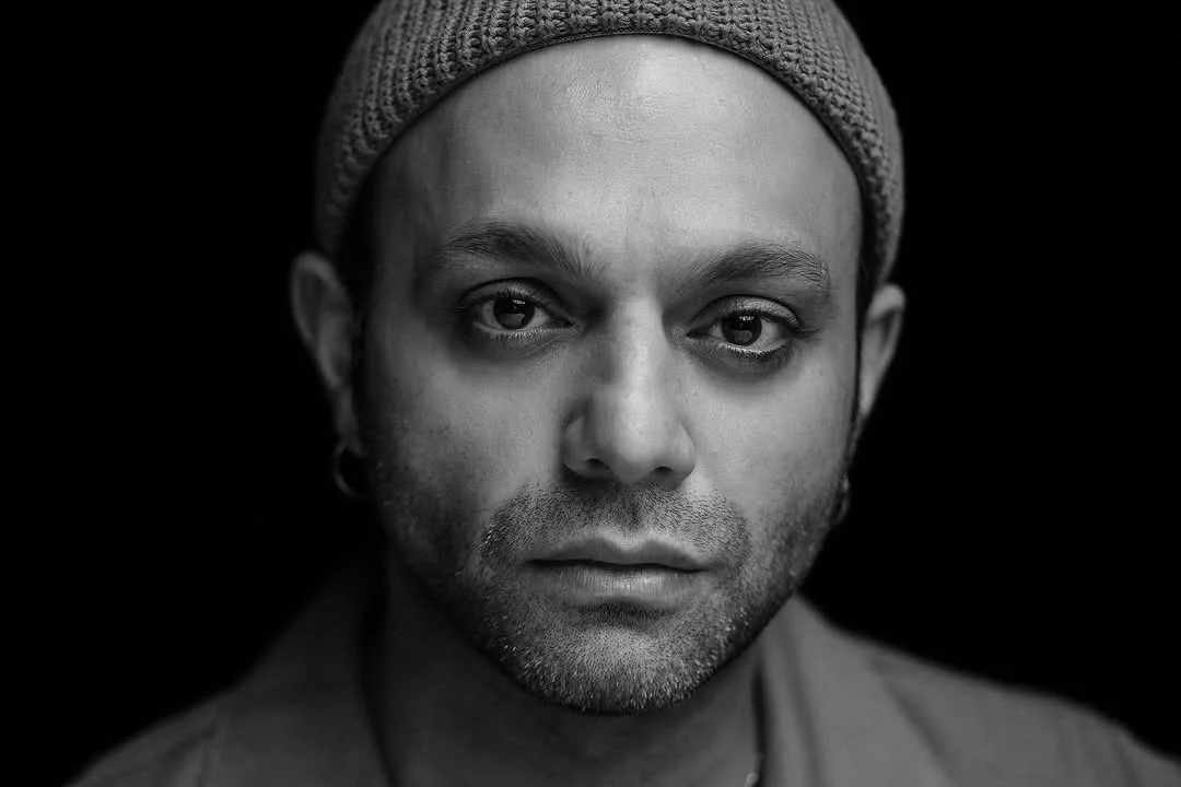 عکس| صابر ابر در ۱۷ سالگی وقتی مجری بود؛ چه استایل باحالی داشت - تصویر شاخص