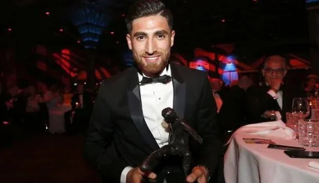 عکس| شام خانوادگی علیرضا جهانبخش ستاره فوتبال در یک رستوران اصیل ایرانی - تصویر شاخص