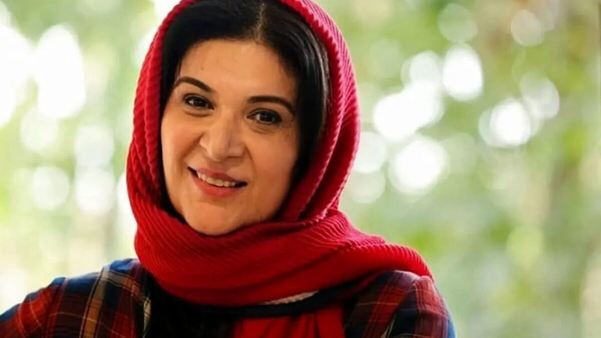عکس بامزه ریما رامین‌فر و ژاله صامتی با دلار؛ چقدر زیبا هستن
