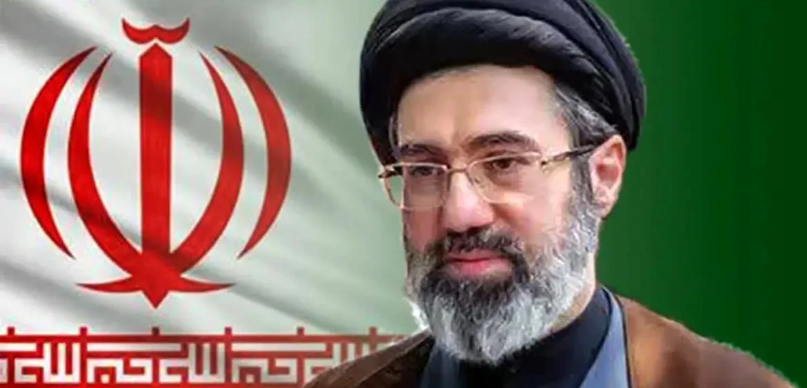 عکس| سفر در زمان؛ عکس های آیت الله مجتبی خامنه ای همراه 3 برادرش در یک مراسم خاص / چقدر شبیه هم هستند - تصویر شاخص