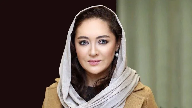 سفر زمان| تیپ و چهرۀ «نیکی کریمی» در پشت‌صحنۀ «شیفت شب» - تصویر شاخص