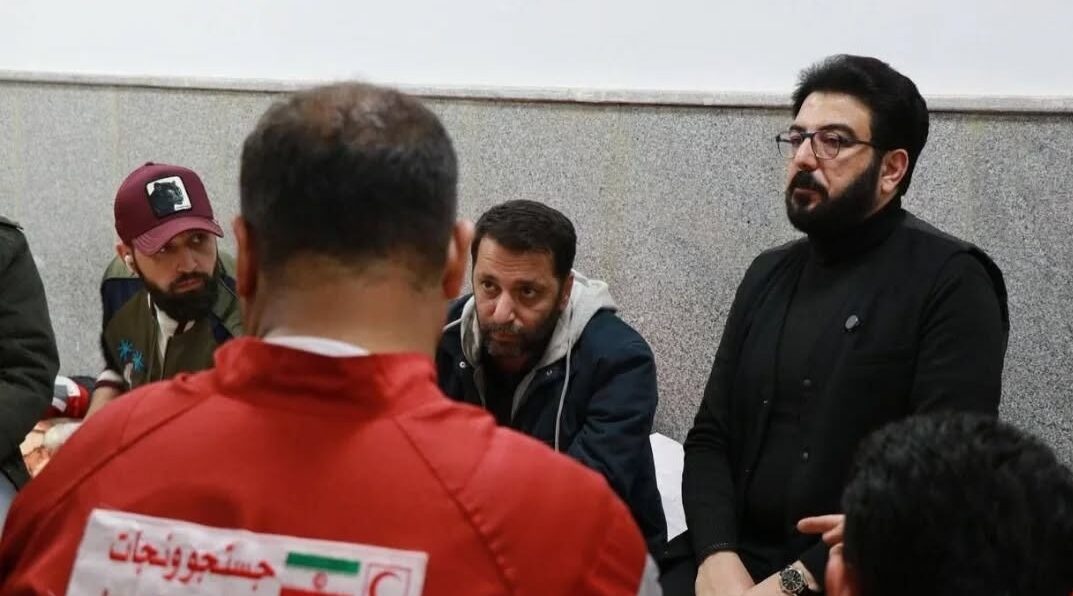 عکس| محسن افشانی و دیگر هنرمندان هم به هلال احمر پیوستند - تصویر شاخص