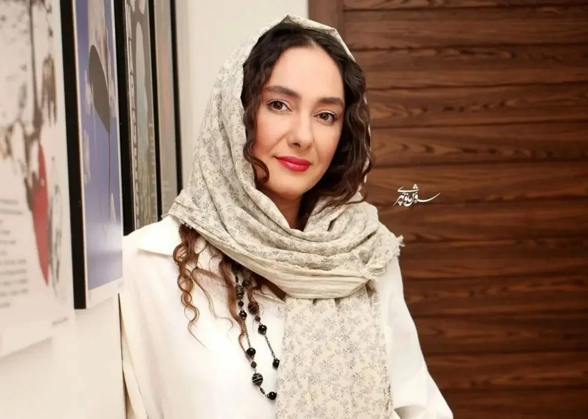 استایل بامزه هانیه توسلی در کنار خاله شادونه در جشنواره فجر؛ سال 96 - تصویر شاخص