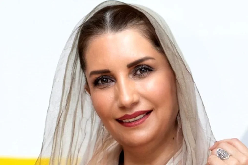 استایل دهه هفتادی فریبا کوثری در اتوبوس؛ خانم بازیگر چقدر تغییر کرده - تصویر شاخص