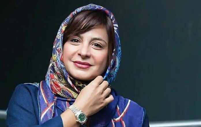 سیما تیرانداز در دوران دانشجویی کنار دوستاش با روسری + عکس - تصویر شاخص