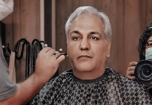 عکس دیده نشده مهران مدیری با جایزه جشن حافظ؛ سال 98 - تصویر شاخص