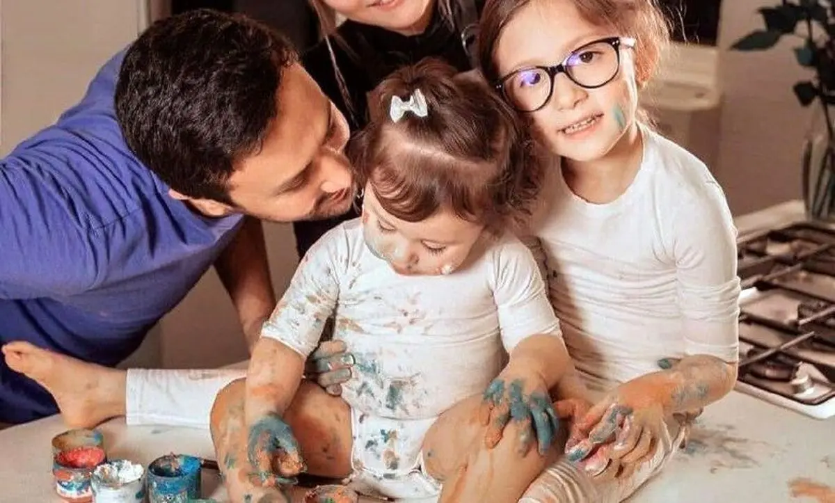 عکس| استایل جذاب شاهرخ استخری و دختر بزرگش پناه - تصویر شاخص