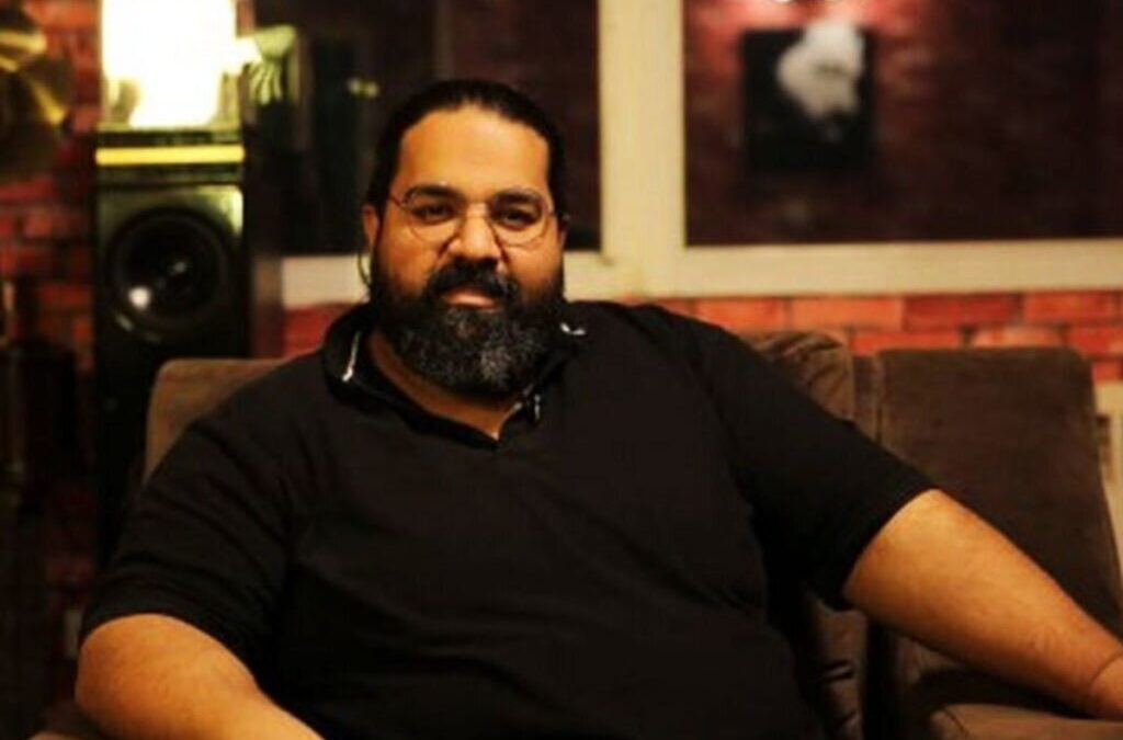واکنش جنجالی ۳ خواننده معروف کشور به جنگ؛ از محمد اصفهانی تا رضا صادقی