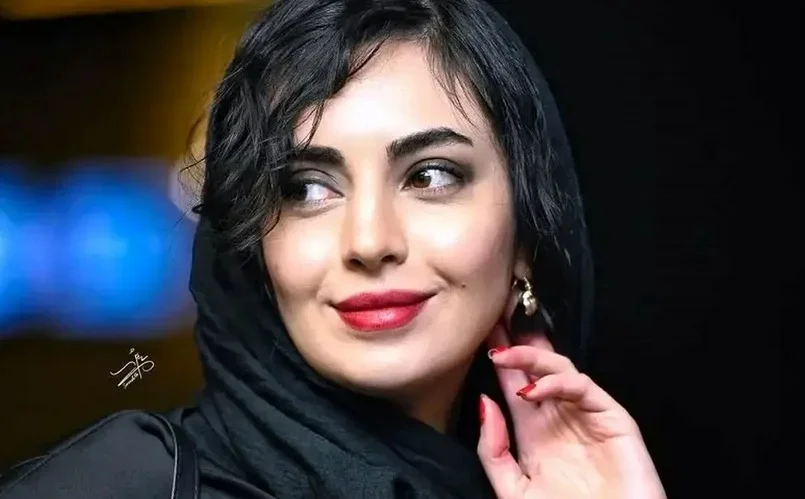 مرضیه سریال بچه مهندس در سومین فیلم اش با عینک؛ سال 1400 - تصویر شاخص