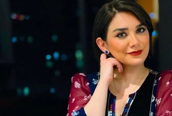 تصاویر لو رفته از نیوشا صارمی (پرحاشیه ترین مجری ایران اینترنشنال) و همسر و فرزندانش/ همسر جذابش کیست؟ - تصویر شاخص