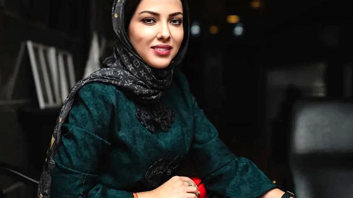 چهره بدون آرایش و نامرتب لیلا اوتادی در قلب اصفهان جلب توجه کرد!