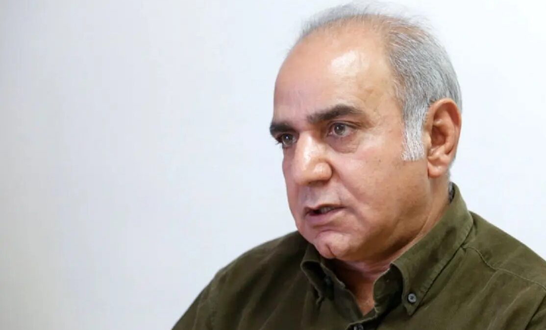 ژست عجیب پرویز پرستویی کنار قهرمان کارتونها؛ آقای بازیگر خودش یه پا قهرمانه