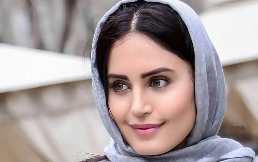 استایل براق و دیدنی الناز شاکردوست در مراسم؛ خانم بازیگر با چشمای رنگی دلها رو برد
