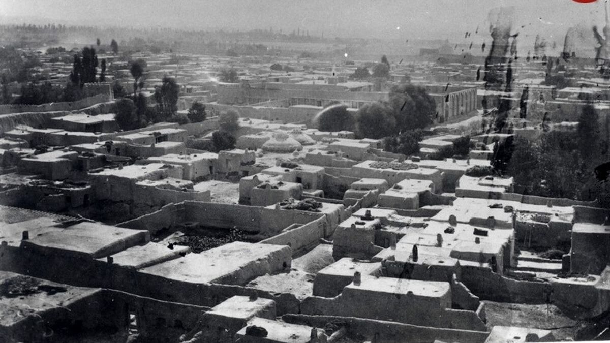 سفر در زمان؛ منظرۀ تماشایی یک روستا در خراسان در زمان قاجار