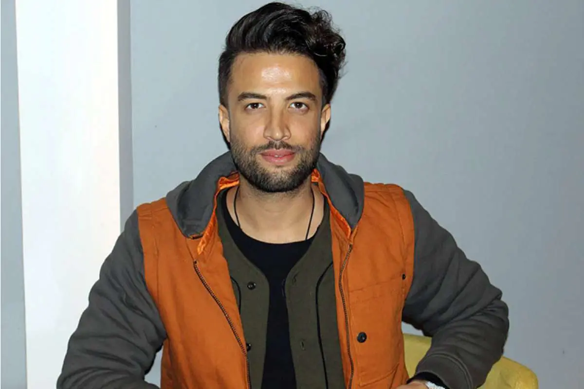 فیلم| اجرای زنده بنیامین بهادری در پل طبیعت بعد از تهدید ترامپ جنجالی شد - تصویر شاخص