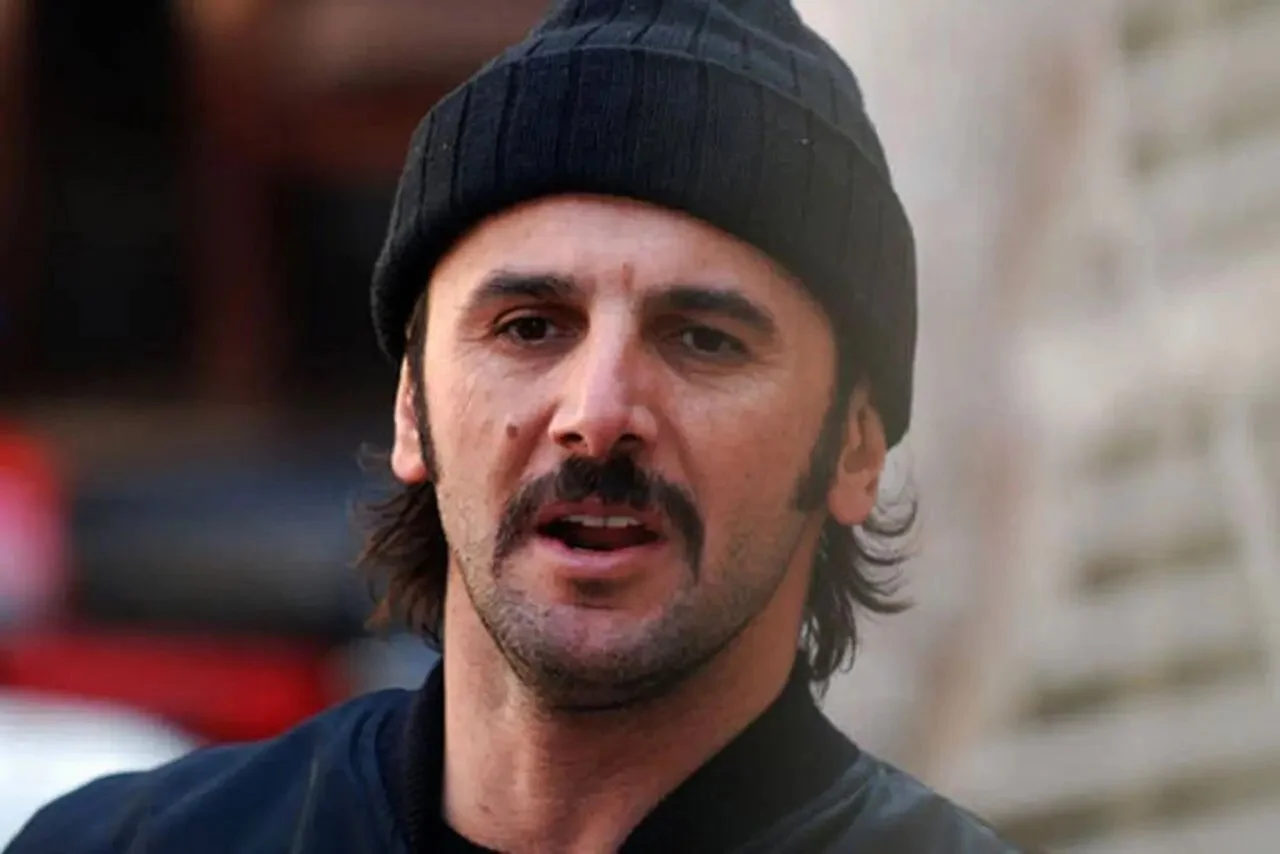 تیپ و چهرۀ متفاوت «امین حیایی» در فیلم «خانم یایا» + عکس - تصویر شاخص