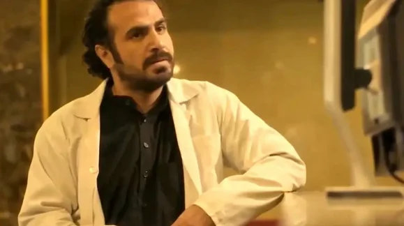 عکس| بیوگرافی و حواشی زندگی محمدرضا هلال زاده، دکتر انوری سریال بیگانگان و همسرش+ چهره جذاب این بازیگر خارج از فیلم - تصویر شاخص