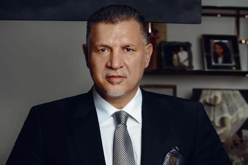 عمس| دکوراسیون مدرن و لوکس عمارت مجلل علی دایی/ عجب خانه و زندگی علی دایی برای مونا خانم درست کرده - تصویر شاخص