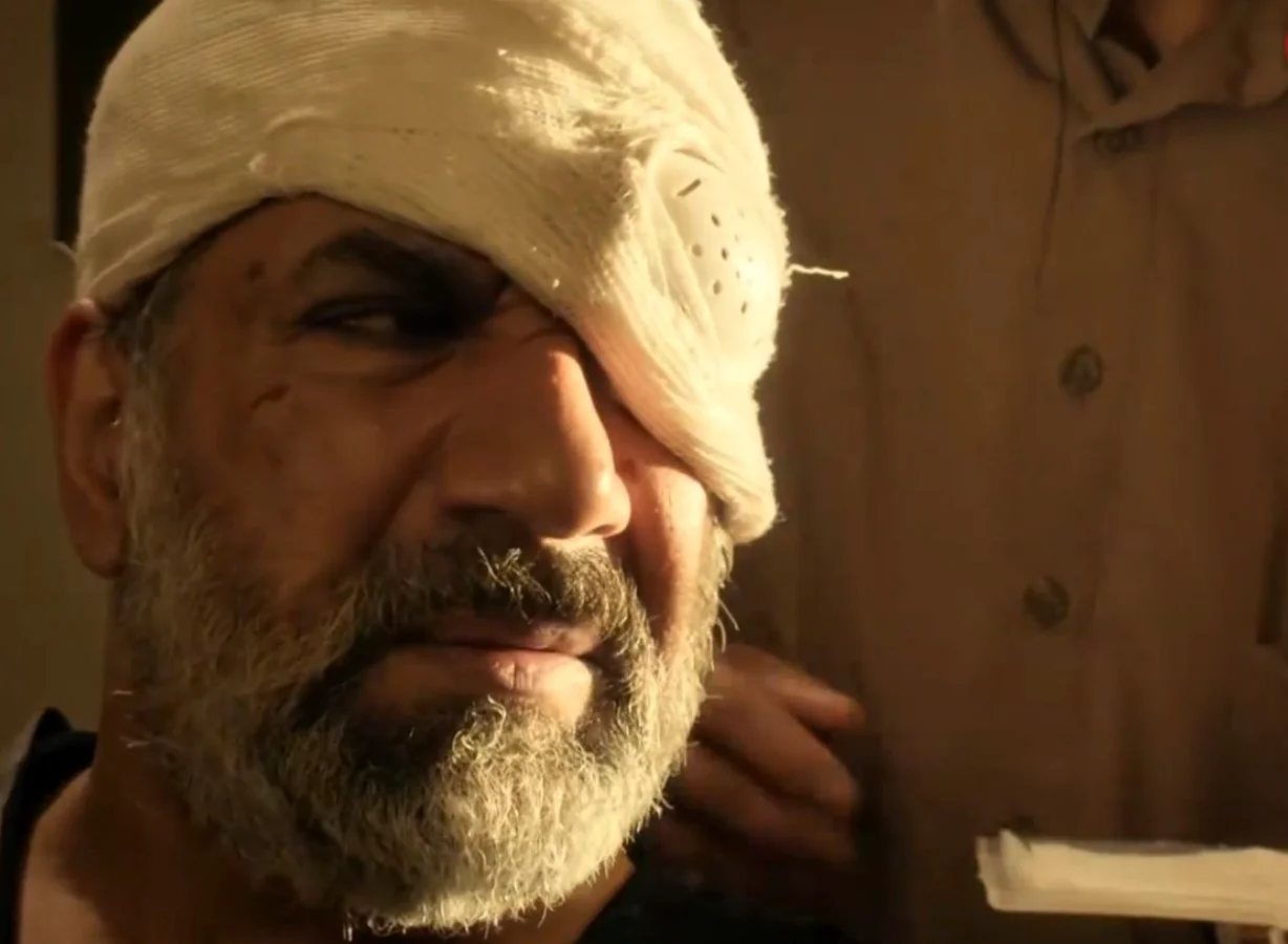 سفر در زمان؛ تصویری دیدنی از محمد نادری/ «ابوخوله» سریال بیگانگان در جشن تولد 45 سالگی اش؛ سال 1402 - تصویر شاخص