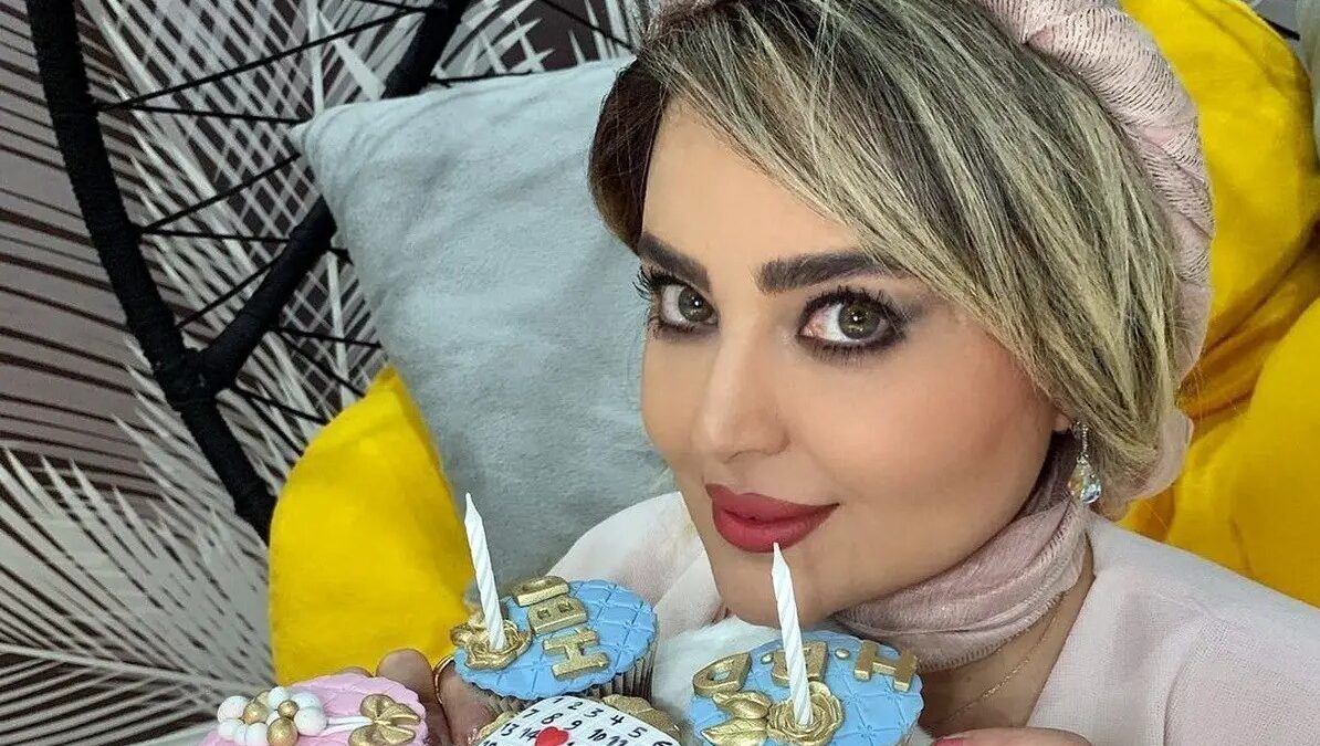 ژست متفاوت سولماز آقمقانی با ماشین در پشتصحنۀ دو عروس + عکس