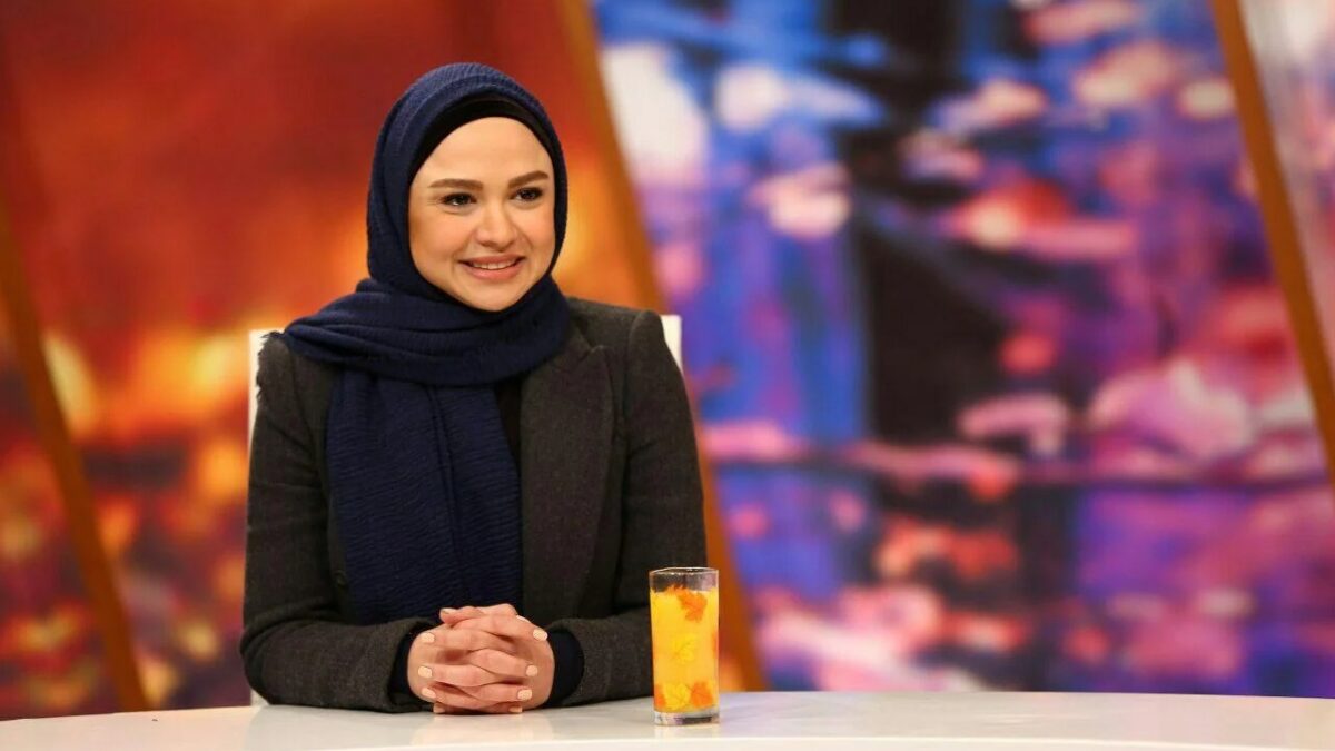 استایل سنتی و تو چشم نیلوفر هوشمند؛ چه سنگدوزی زیبایی داره