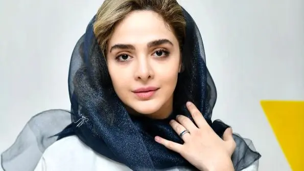 عکس | رونمایی المیرا دهقانی (بازیگر سریال لحظه گرگ و میش) از مادر بسیار جوانش / تیپ و استایل مادرش از خود خانم بازیگر جذابتر است - تصویر شاخص