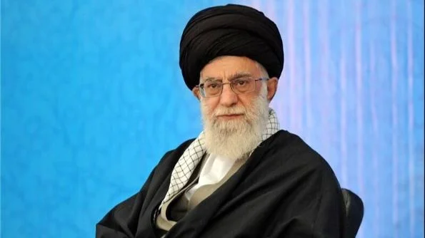 عکس| نگاهی به خانه و زندگی پدر رهبری انقلاب در مشهد / از حیاط باصفا و دوچرخه 28 قدیمی تا حوض زیبا تا فرش های اصیل ایرانی - تصویر شاخص