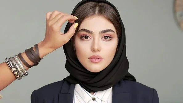 عکس |  نگاهی به چیدمان ایرانی و سلیقه دخترانه خانه شاهانه ریحانه پارسا در ترکیه !