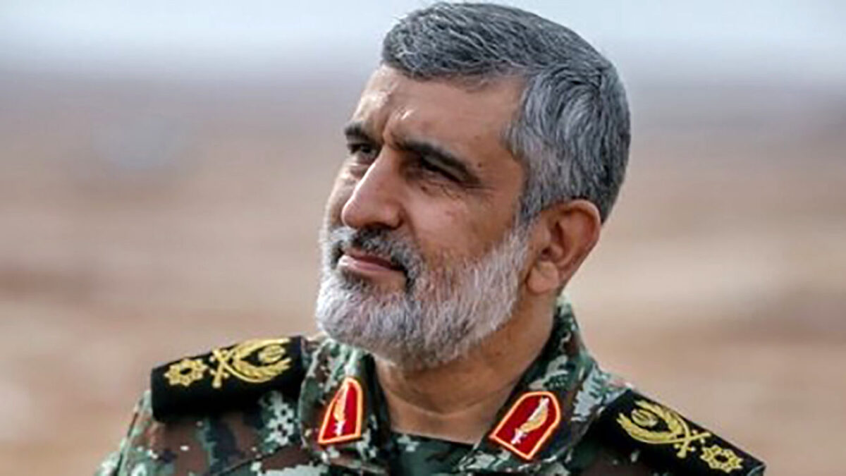 عکس| سفر در زمان ؛ دو شهید «سردار حاجی زاده و علی لاریجانی» در شهر موشکی سپاه؛ سال 94