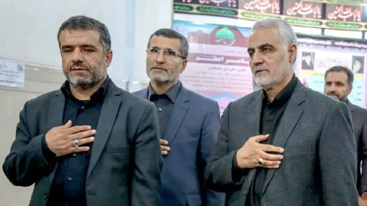 عکس؛ سفر در زمان؛ صمیمیت «سردار سلیمانی» با محافظان اش ؛ دهه 90