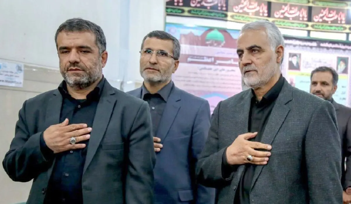 عکس؛ سفر در زمان؛ صمیمیت «سردار سلیمانی» با محافظان اش ؛ دهه 90 - تصویر شاخص