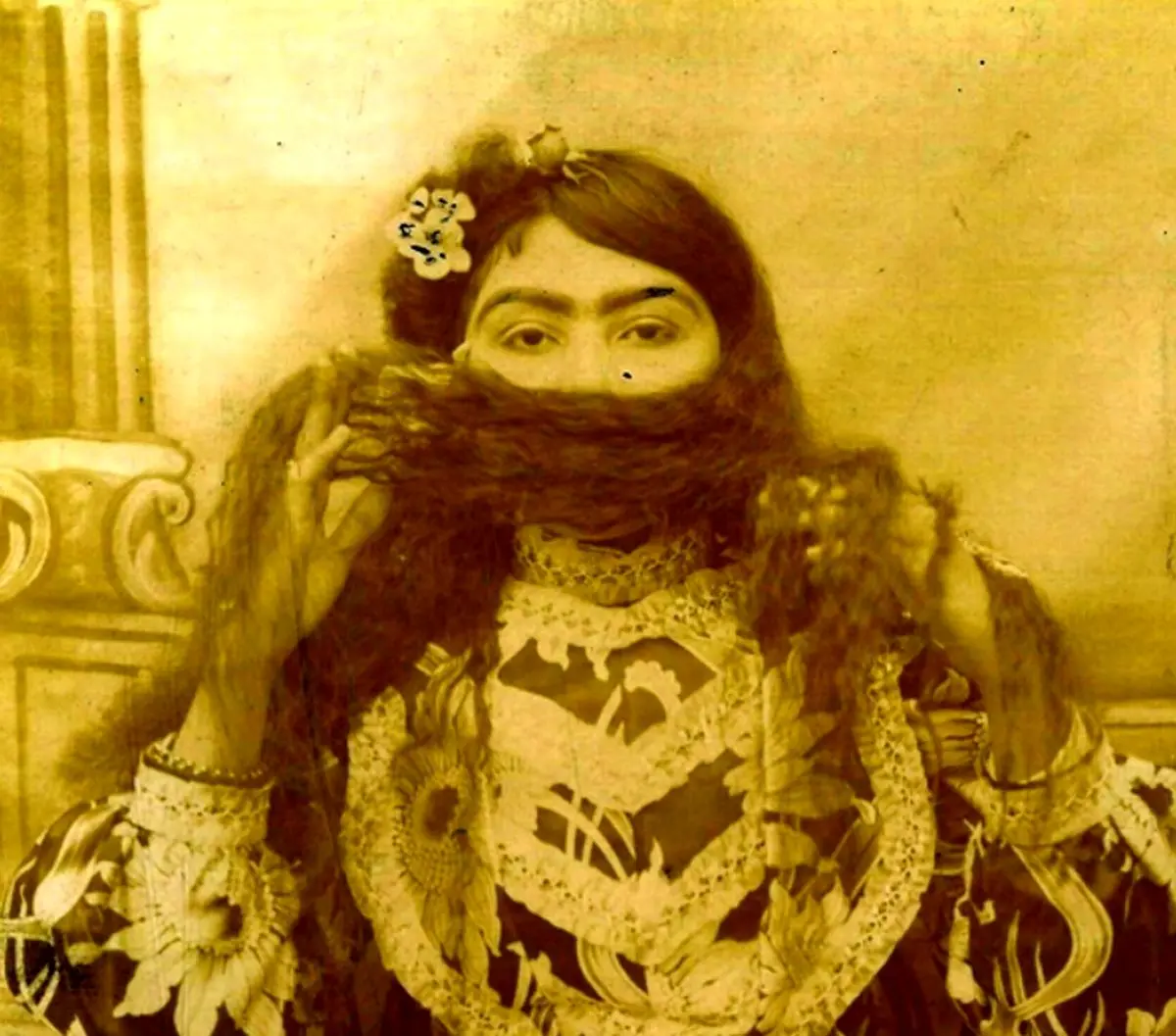 عکس| سفر به عصر قاجار؛ از زنان حرمسرا تا ژست رمانتیک دختر شاه - تصویر شاخص