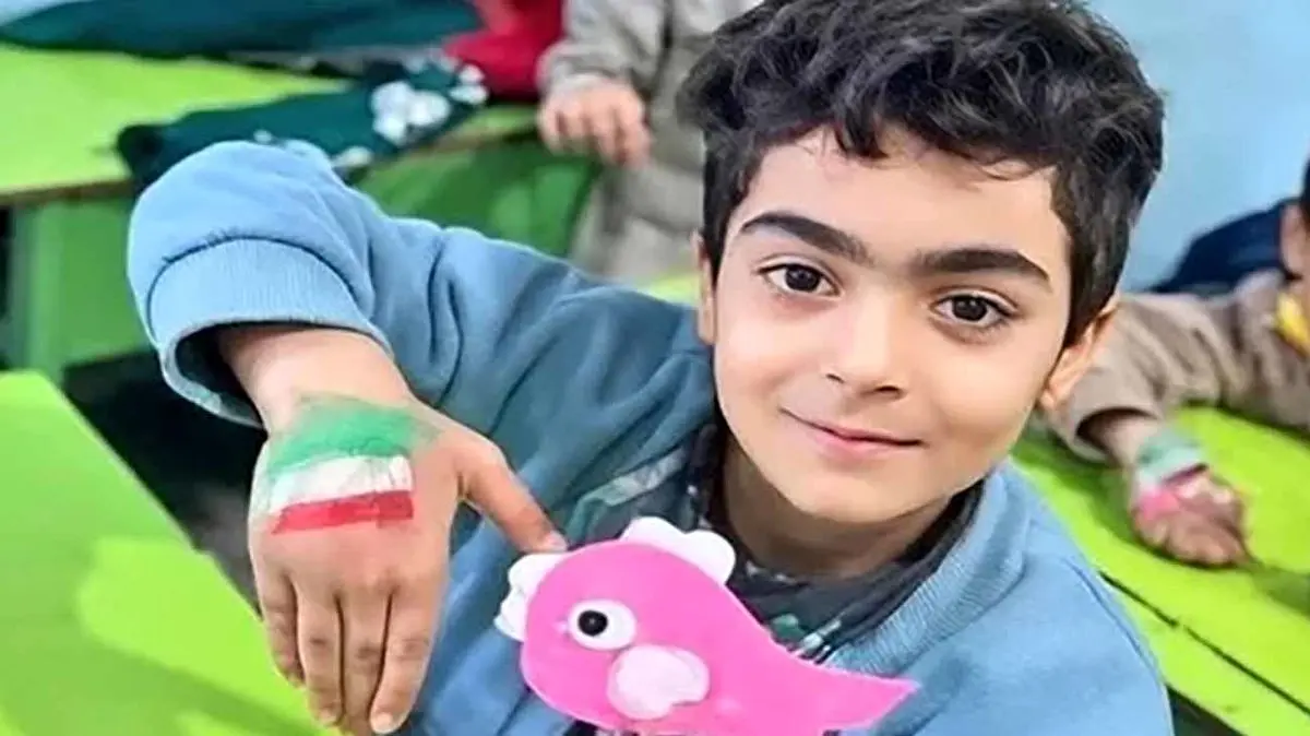ویدیو| نگاهی به مزار ماکان نصیری تنها شهید مفقودالاثر مدرسه میناب - تصویر شاخص