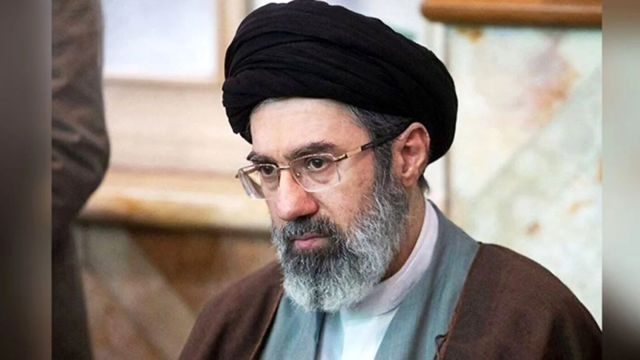 عکس | تصویری از پسر و دختر مجتبی خامنه ای و همسرش قبل شهادت - تصویر شاخص