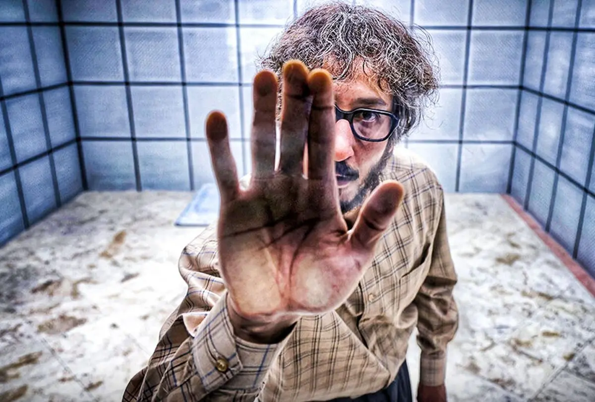 فیلم| بررسی و نقد فیلم مرد عینکی بهرام افشاری/ ارزش دیدن دارد؟ - تصویر شاخص