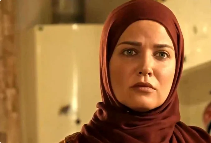 عکس| سفر در زمان؛ «سوزانا آلوز» بازیگر سریال بیگانگان در پشت صحنه سریال خارجی؛ سال 1401 - تصویر شاخص