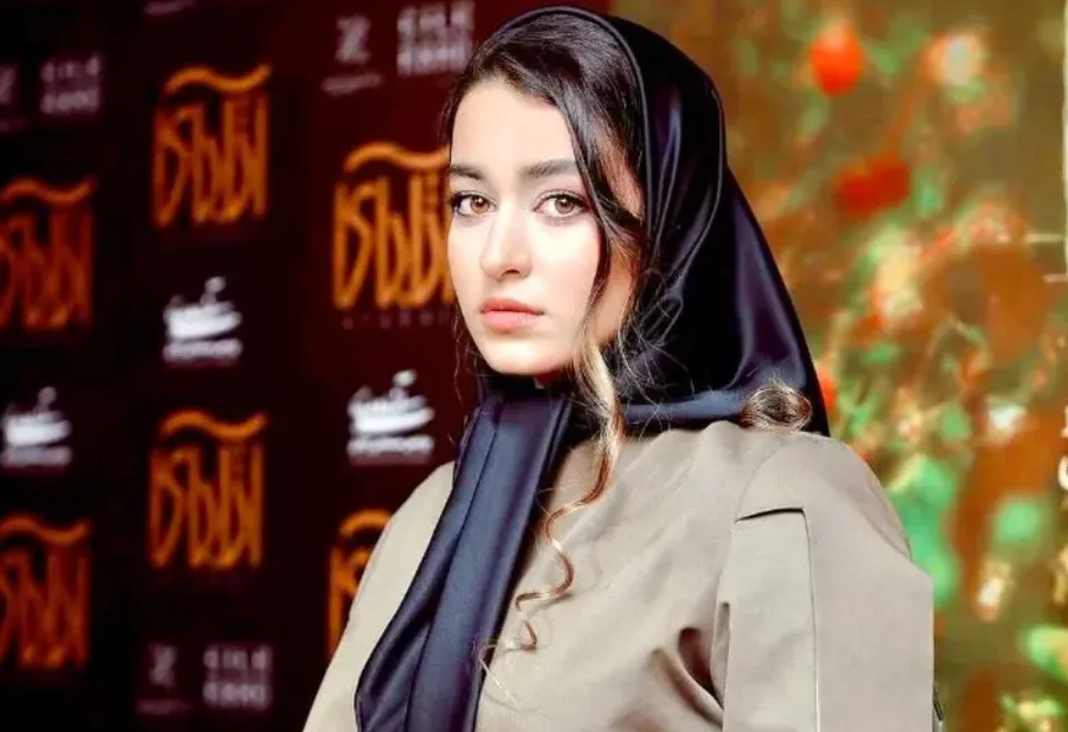 بیوگرافی و حواشی زندگی شخصی مه لقا مینوش زاد بازیگر چشم تیله ای سریال بیگانگان که نمی دانستید - تصویر شاخص