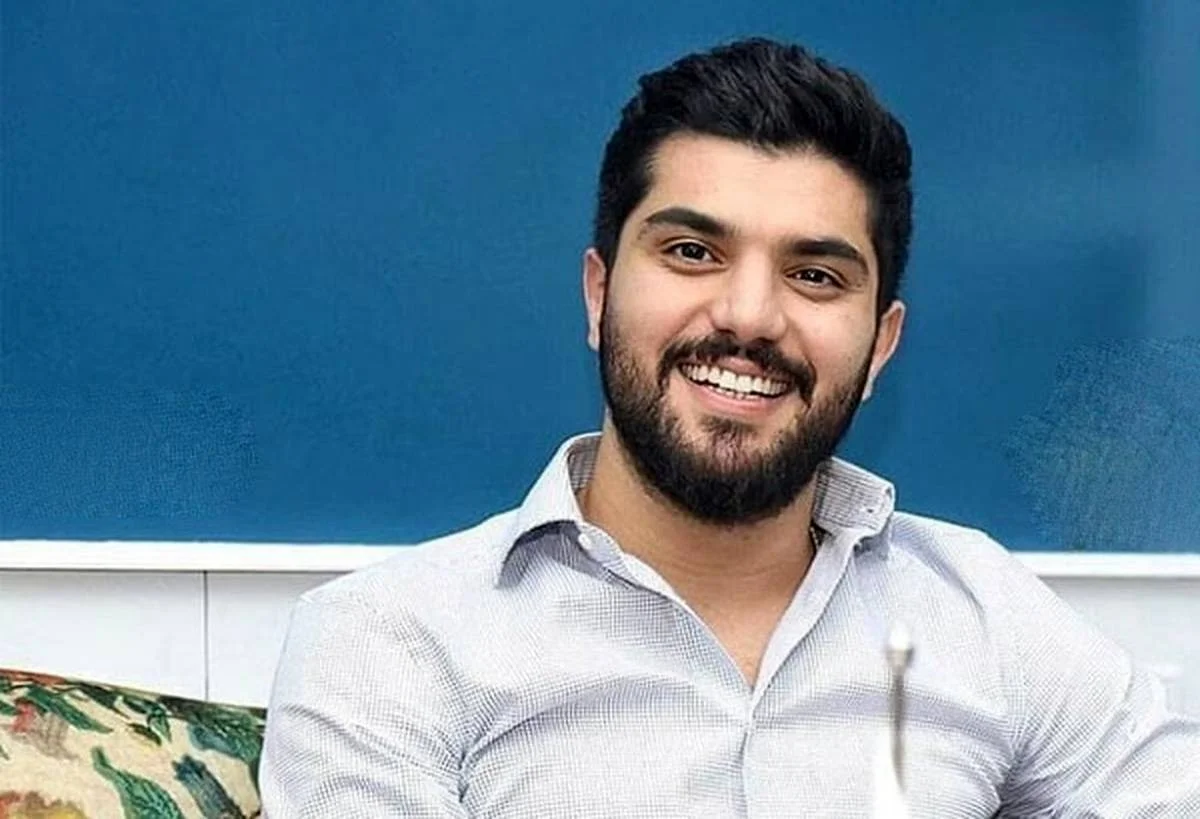 عکس | مادر سینا مهراد(مجری برنامه کاپیتان) را دیده اید؟/ چه مادر جوانی دارد - تصویر شاخص