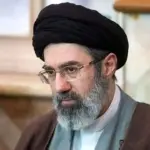 تصاویر| سیدمجتبی خامنه ای (رهبری انقلاب) و عباس عراقچی در مکانی که باورش نمی کنید